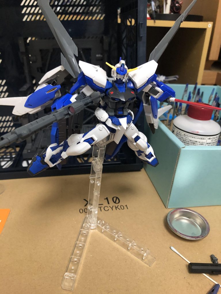 一応一般機の相手をする時ようにビームサーベルを付けてます