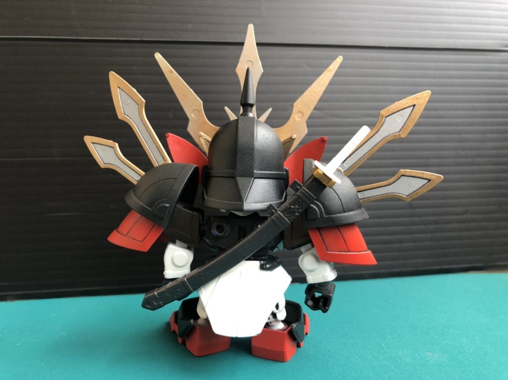 黒い部分は、ネイビーに黒を混ぜました。