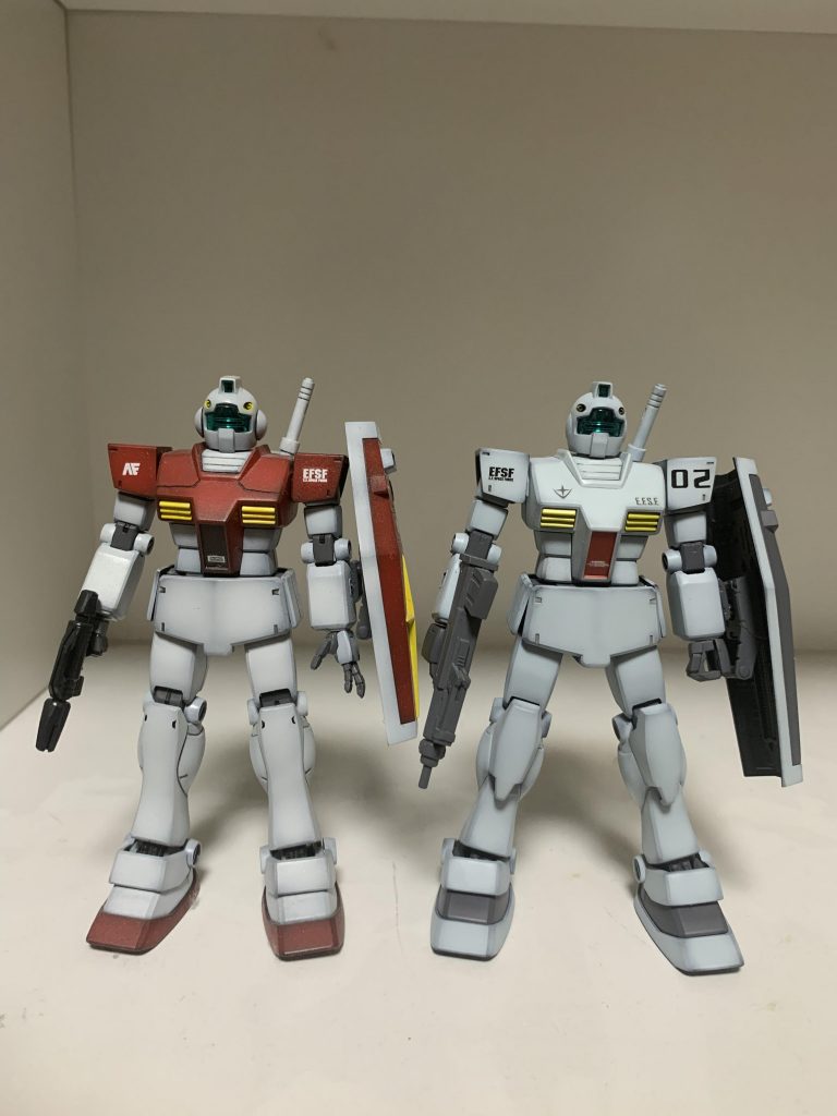 通常カラーのジムと比較しました。
足を変えた事もあって若干イメチェンしましたが色がシンプル過ぎますね。