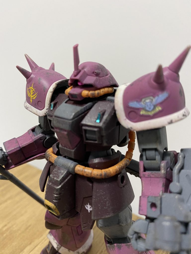 バストアップ。マルコシアス隊のシールの段差が、デカール欲しいですね。胸のセンサーっぽいところは、スレイブレイスのホイールシールを切って張ってしました。