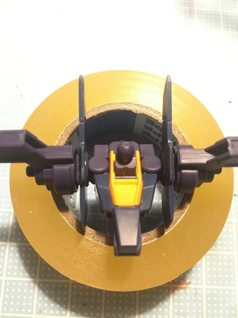 MS形態の胴体です。ウーンドウォートと比べると肩の接続がシンプルな作りになっているので、重い装甲にも耐えられます。