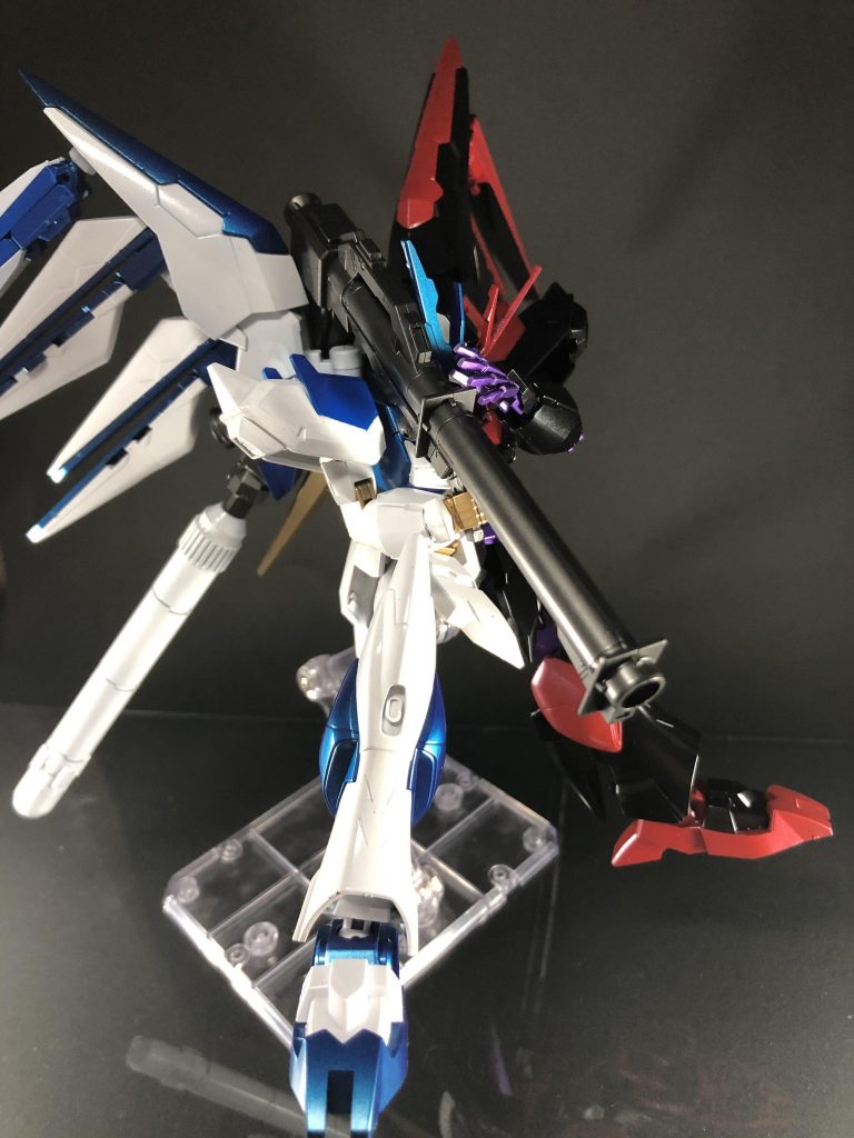 やっぱりνガンダムをモチーフにした機体にはバズーカ持たせたかったんですよ……

フェイクνにもバズーカつけて欲しかったですね。