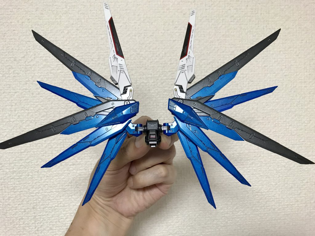 ウイングユニットは、造りが複雑で大きくて、なかなかすごいものです。