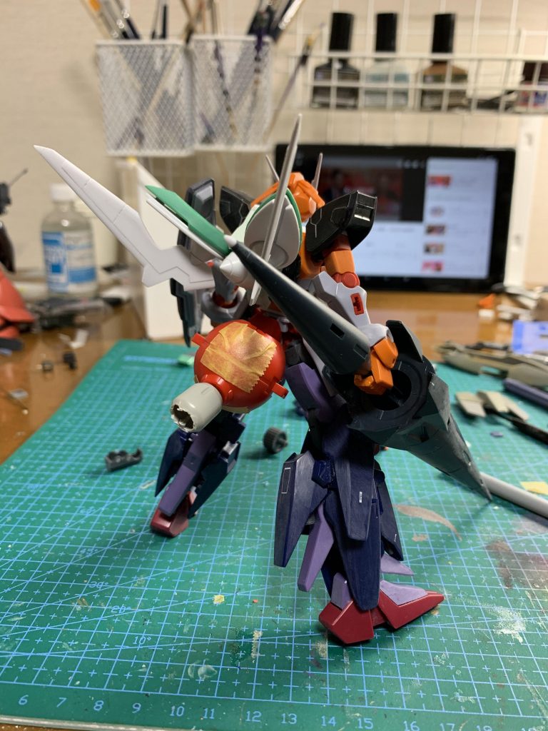 パーツ構成は
頭部.胴体.両腕.シールド. Gアルケイン
肩. Gセルフ
両脚.ランス. ゼルドザーム
バックパック. ポータント
フロントアーマー　AGE2マグナム
後ろ　Rジャジャで余る肩パーツ
その他もろもろ。