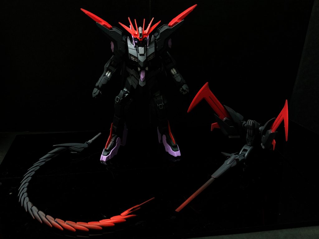 以上となります。
カラーリングは、
本体 黒サフ→ネイビーブルー
ピンクサフ→シャインレッド
ピンクサフ→MSパーブル
となっています。
閲覧ありがとうございました。