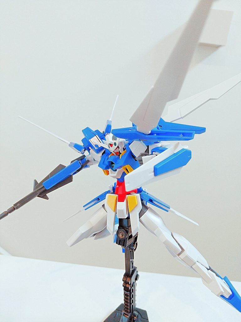 以上、ガンダムAGE2ノーマルでした。ポージングが楽しみたい方には間違いなくオススメです。色分けも素晴らしく、値段も1000円前後で買いやすいです。この投稿が好評だったら他のAGEシリーズもレビューしようと思いますので、コメントなど頂けたら嬉しいです。