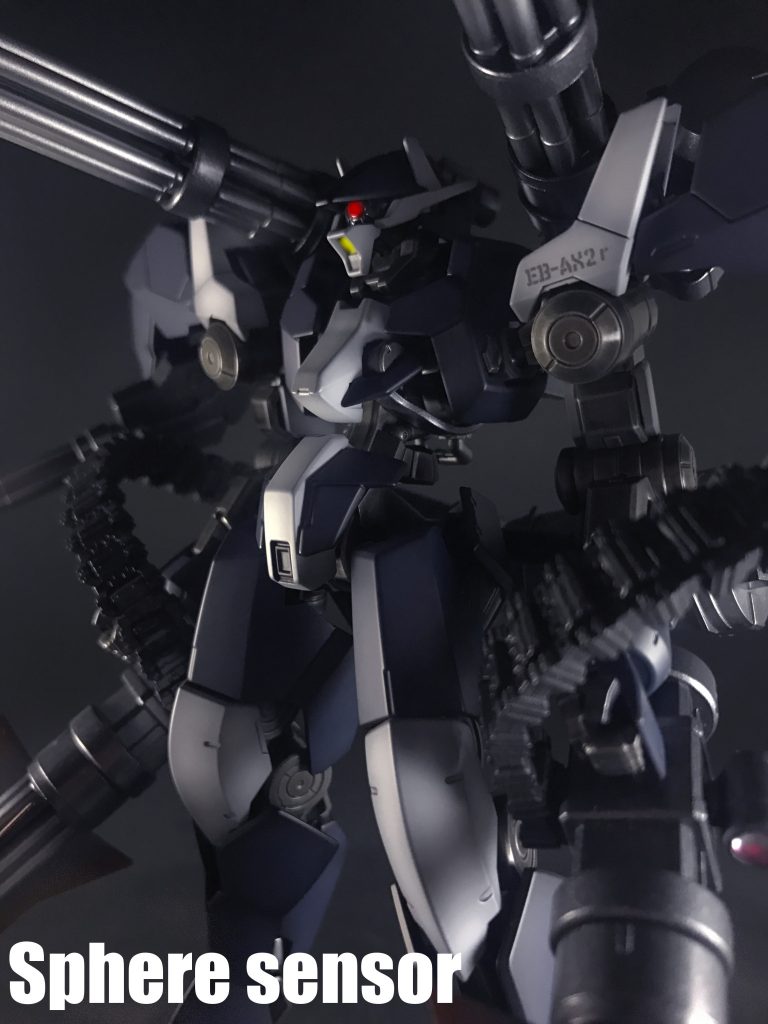 ¨支援MS¨である本機が接近された際は「グレイズアイン」の戦闘データを用いた優れた格闘モーションとベース機から引き継いだ「ドリルキック」増設された腕部の「シュレッダーガトリング」を使用した近接戦闘を行います、それぞれが回転を用いた強力な¨切削攻撃¨であり「プルーマ」はもちろん「NLアーマー」搭載機体にもダメージを与えます。
無論、瞬発的な防御性能が著しい「NRアーマー」と言えど、射撃兵装による集中的な連続被弾には防御力の減衰は免れない為、連射性能に優れた射撃兵装を多数搭載した本機体は対MS戦においても後れを取ることは無く、離れた位置からMAの「NRアーマー」の防御力の減衰に貢献する事が出来ます。