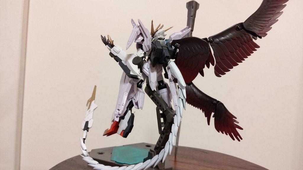 バックショット。尻尾はギラギラーガのモノを移植。