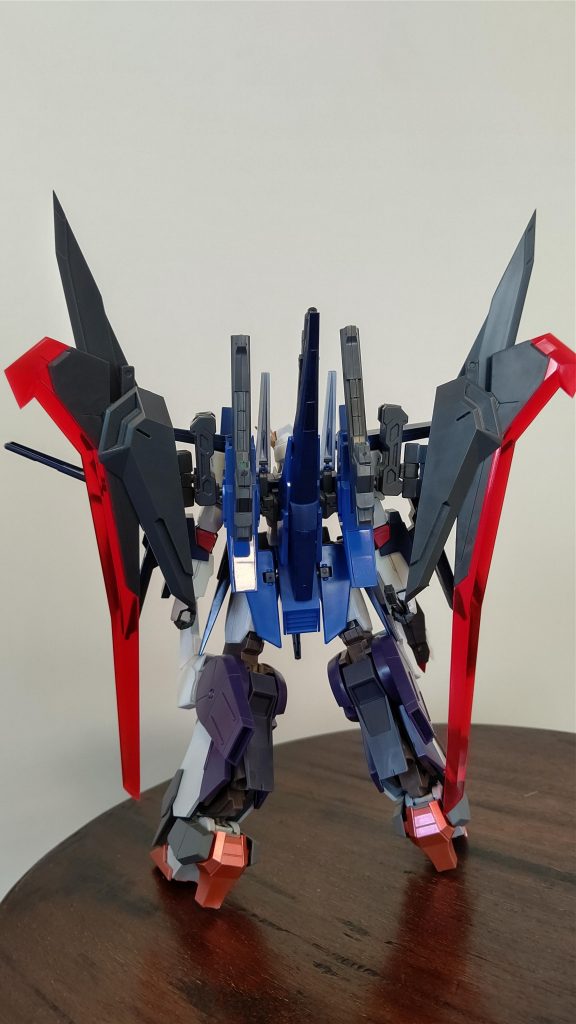 背中には、Zのウイングっぽい形のコトブキヤのパーツでZ風味を。