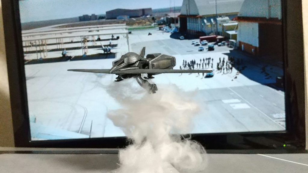 脚を畳まないランディングスキッド方式で、子供が遊んでも壊れにくいです。