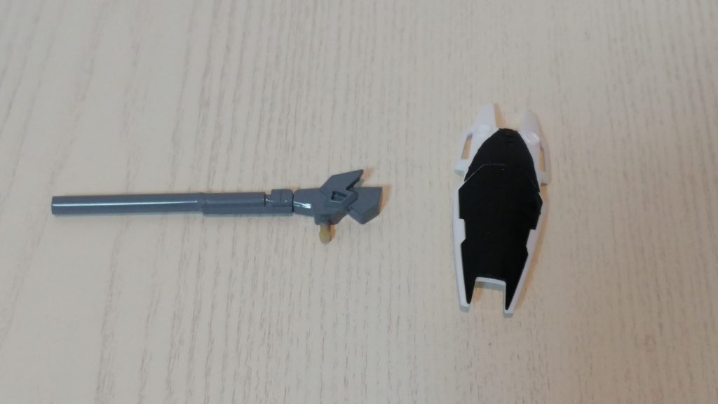 武器

パワーランチャーはアニマギアのバスターギガラプトのランチャーをプラストローで先端を延長して原作とは違いますが手に持てるように改造しグレーで塗装 シールドはジムコマンドのものを真ん中辺りを黒く塗ってます