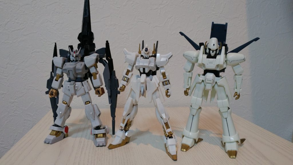 前回製作したビルドエルガンダムMK2と比較

やっぱりビルドMK2だけ浮いてる感じがしますね😅