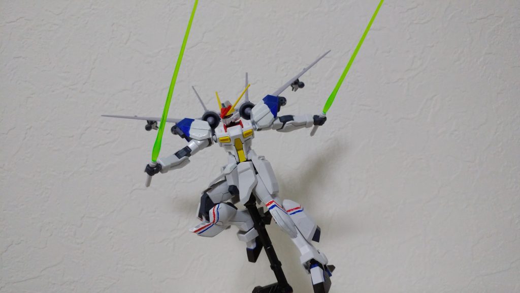 武装
白兵戦用レーザーソード
付属の持ち手にウィングガンダムのビームエフェクトを取り付けより元ネタっぽく