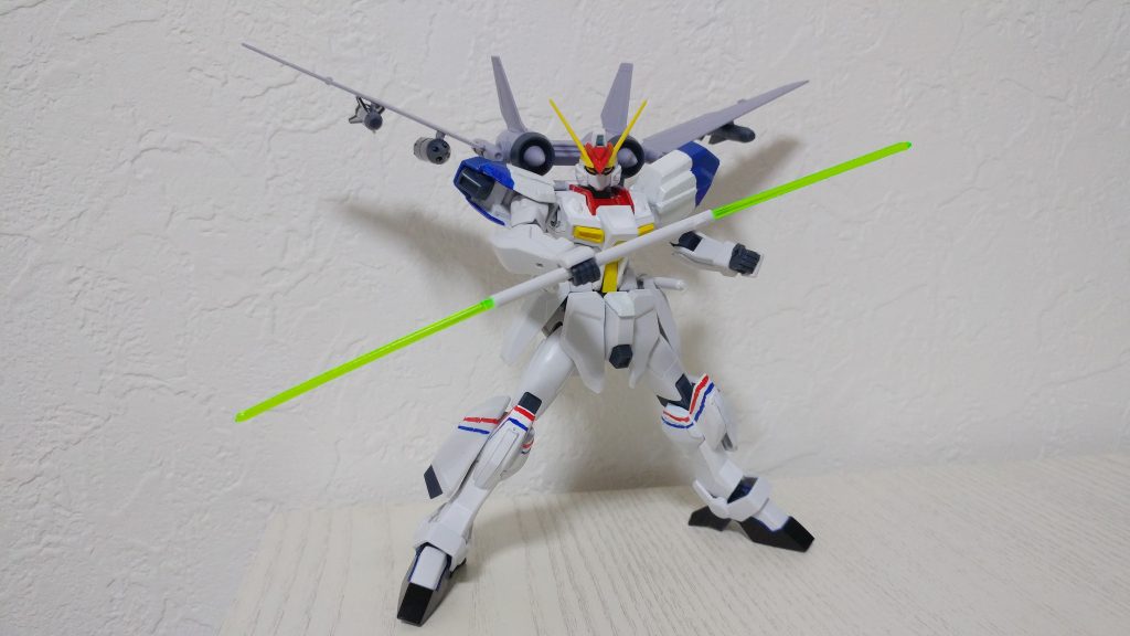 更にドラグナーといえばあの武器、
連結したレーザーソードも再現
白いランナーにクリアグリーンのランナーを接着して製作