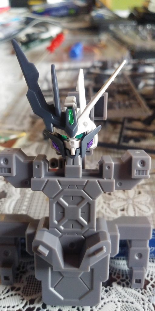 フェイクνシルエットのコアアルスのモノアイのシールをアースリィのデュアルセンサーアイのシールに張り替え。