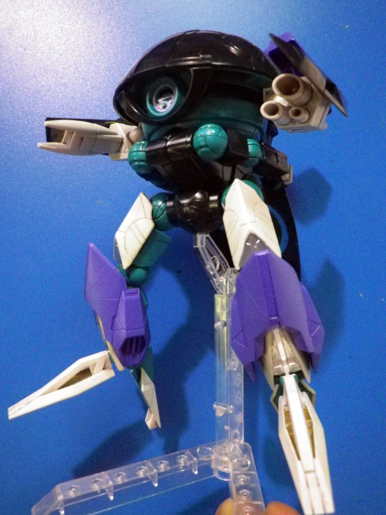 色分けパーツごとにクレオスのウェザリングカラーでスミ流しで立体感を高めます。