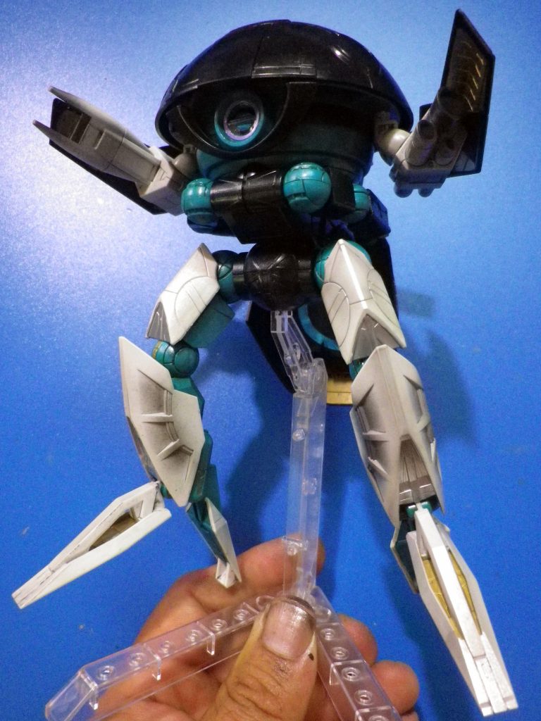 パネルラインのシャドー吹きをガイアノーツのクリアーブラックで、濃いスス汚れ等はスターブライトアイアンを吹き付けています。