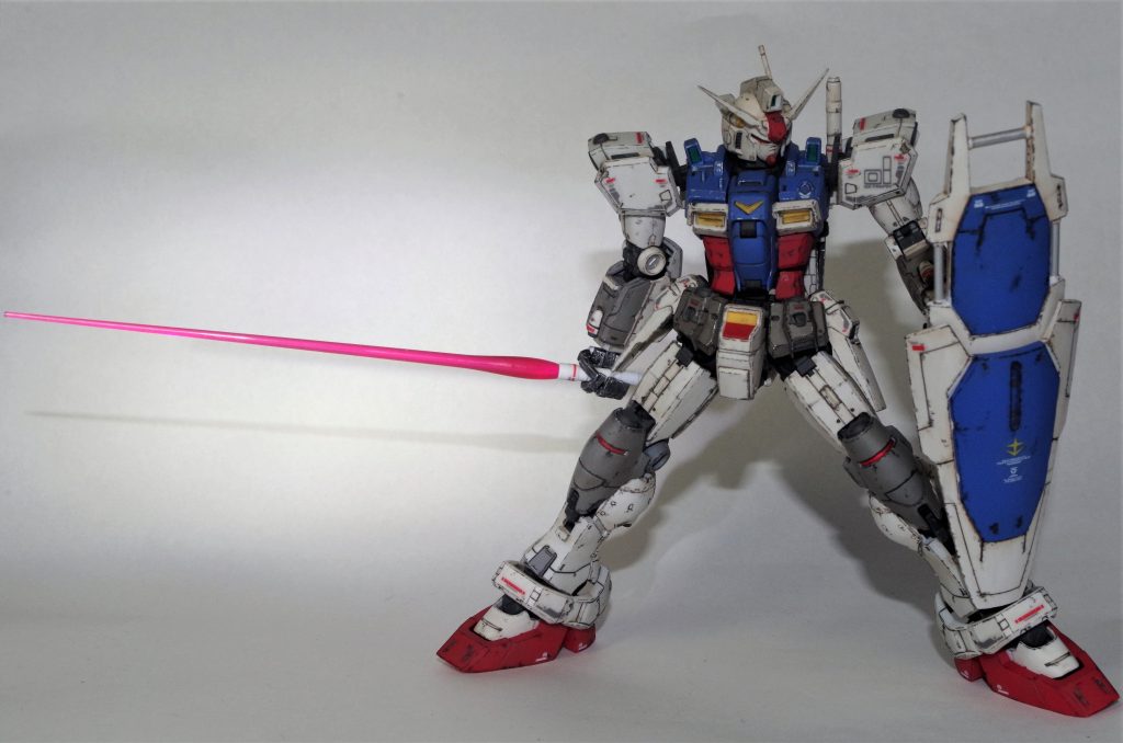 各部、部分塗装しスミ入れ後、全体をウォッシング。シールドに軽くスジボリを入れています。