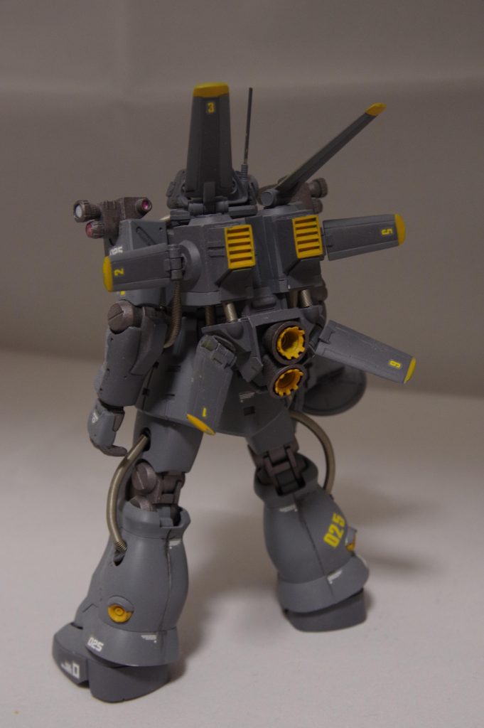 リア
バックパックは素体の大きさに合わせて小型化しています