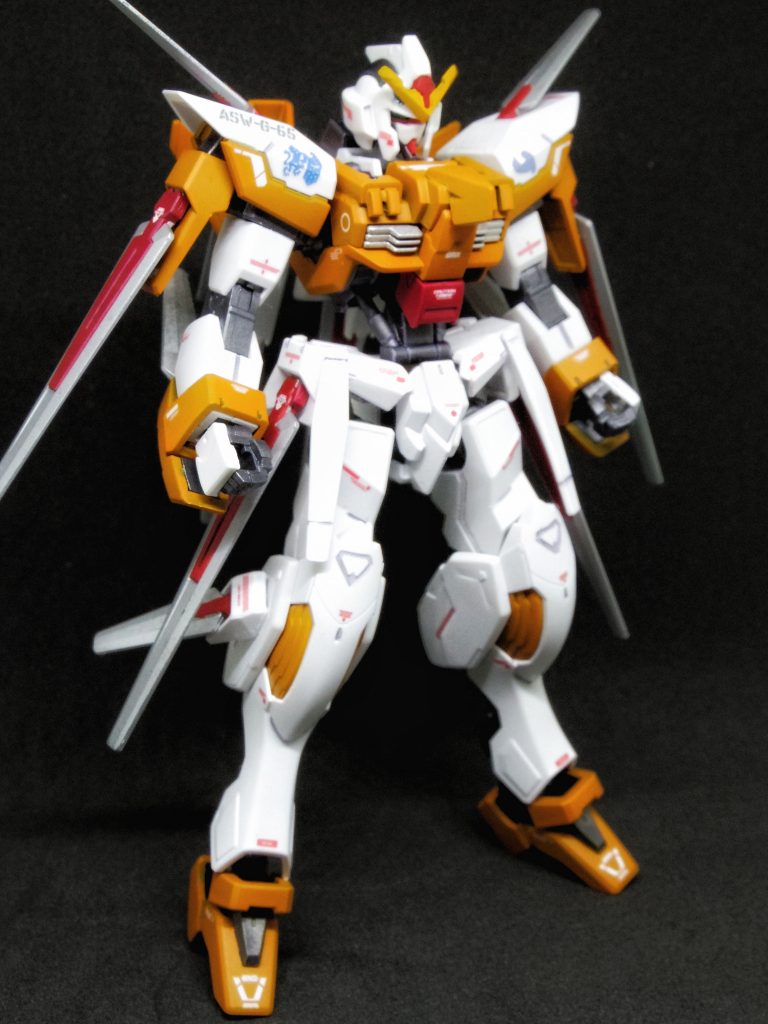 完全態

全てのフェザーブレイドを装備した形態。
阿頼耶識の利用を前提した機体であり、現在(本編時間)は、ギャラルホルンの理念に反するため、ギャラルホルン本部に封印された状態となっている。