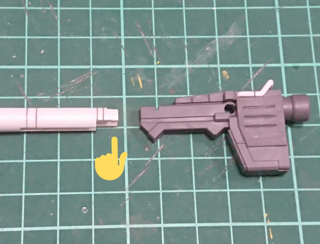 ハイパーバズーカの後ハメ加工。
筒内部のピンを削り取って、根元の突起を切り取りました。