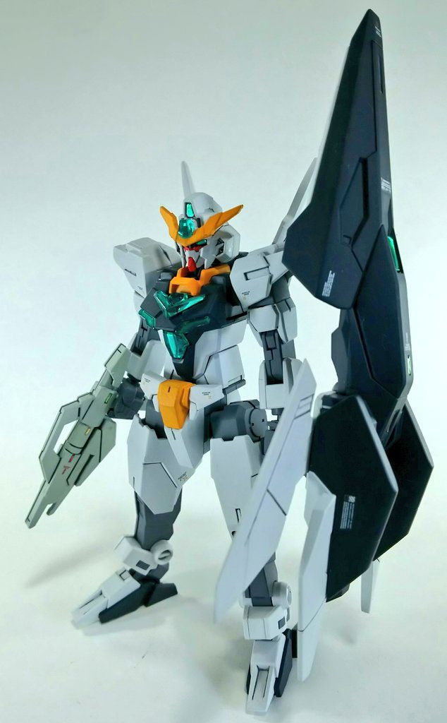 コアガンダムⅡ単体で。
今までのコアガンダムがガンダム系のカラーだったので、ウラヌスアーマーのHI-νに合わせてνガンダム風にしてみました。