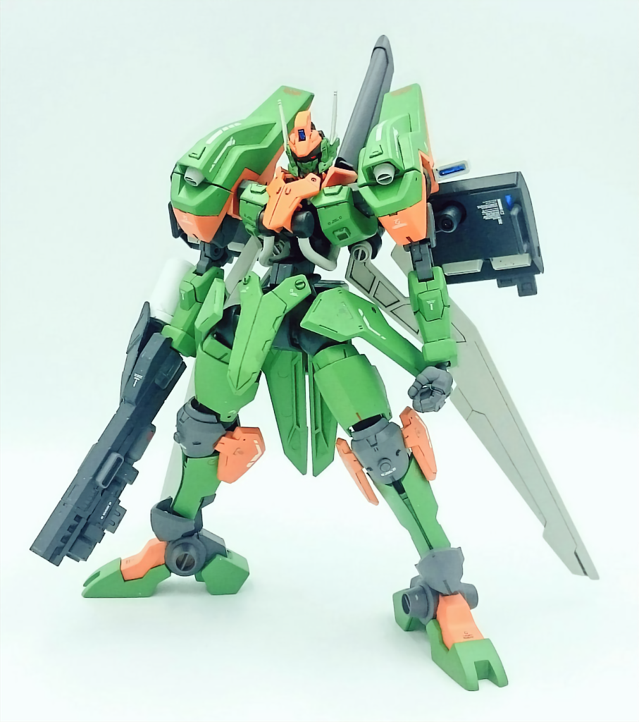 初めてガンダム以外のモチーフのガンプラ制作でしたのでどうなるか不安でしたが元となるデザインに合ったパーツを選んでミキシングする形になったので想定していたよりも苦労せず楽しんで製作できたので良かったです。