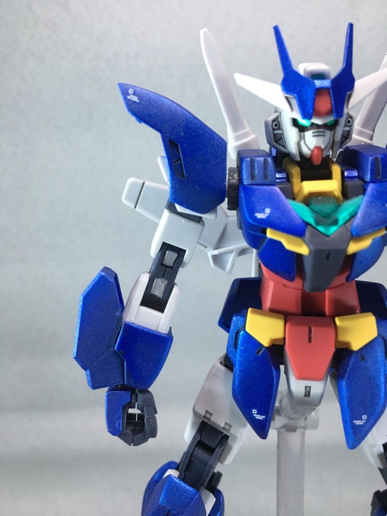 関節部分をシルバーで部分塗装。