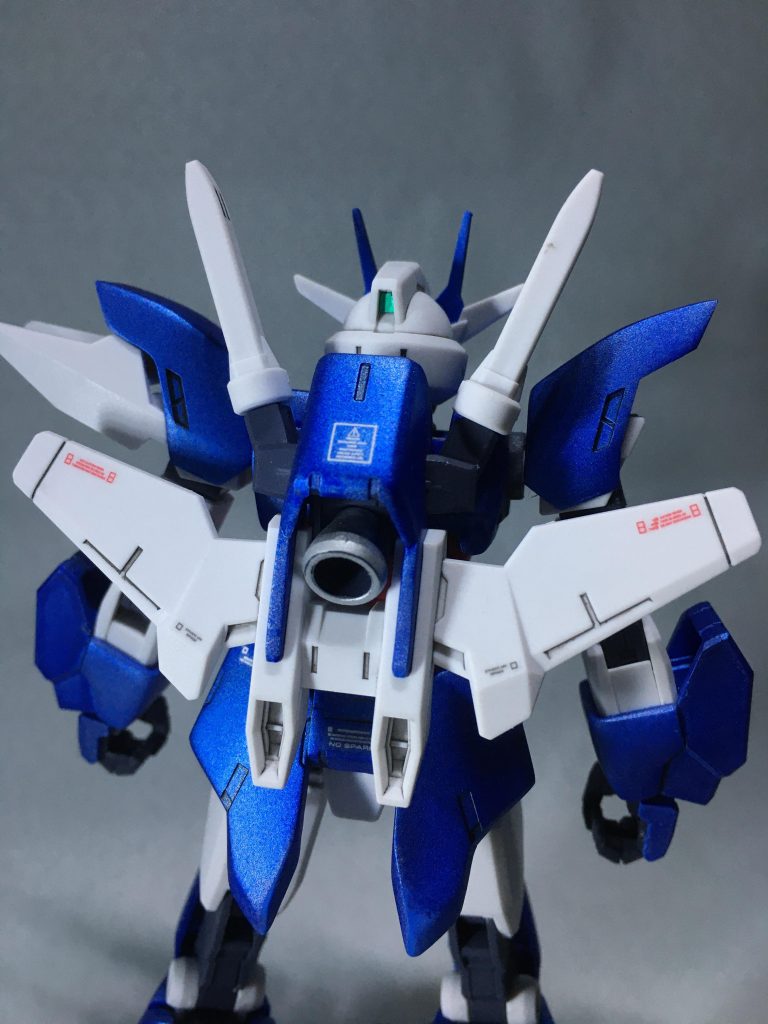 背中のブースターもシルバーで塗装。
合わせ目が目立たない優秀なキットで、久しぶりのガンプラでもストレスなく組めました。