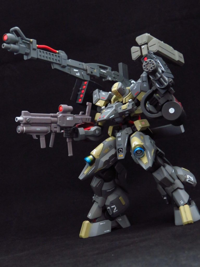 超長距離電磁砲、肩部ミサイルポッド、背部ミサイルランチャー
フル展開、全弾発射