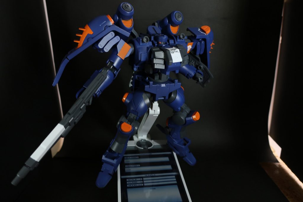 機体設定
3.当初は連邦軍での運用であったがブレイクピラー事件後にパイロットが機体ごと離反。ライセンス持ちのエースに討伐されるまでにアヘッド、GN-Xを計8機を撃墜し機体性能の高さを証明した。