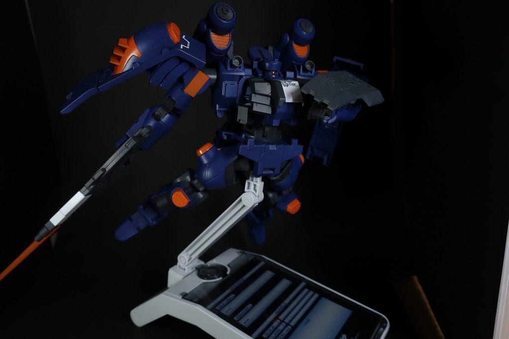 カラーリングはガンダムカラーのティターンズブルー2色とエヴァオレンジ、Exホワイトで塗装、間接はメカサフです。