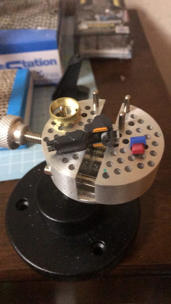 コクピットキャノピーも一部切り取って短縮！