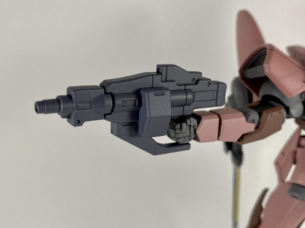 ライフル。本体はレギンレイズのものと共通ですが、短いタイプのバレルを作成して取り付けています。