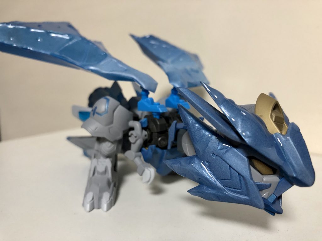 割と左右非対称なポケモンなので、特に顔部分は棘の大小など極端にしてみました。