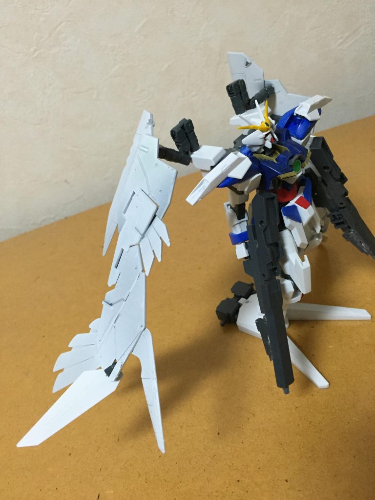 プランB。
非変形のまま飛行出来、大出力のシグマシスツインライフルの出力を落とすことなく長時間の戦闘が可能。
一方でバインダーのメンテナンス性が劣悪な点が大きな弱点となる。