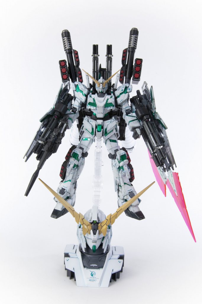 全体

雑誌付録のヘッドディスプレイのアームをアクションベースのクリアに変更

基本的にはほぼ無改造で気になる所にプラ版ディティールの追加やモールドの彫り直しを少々しております。

塗り分けなどの塗装面に重きを置きました。