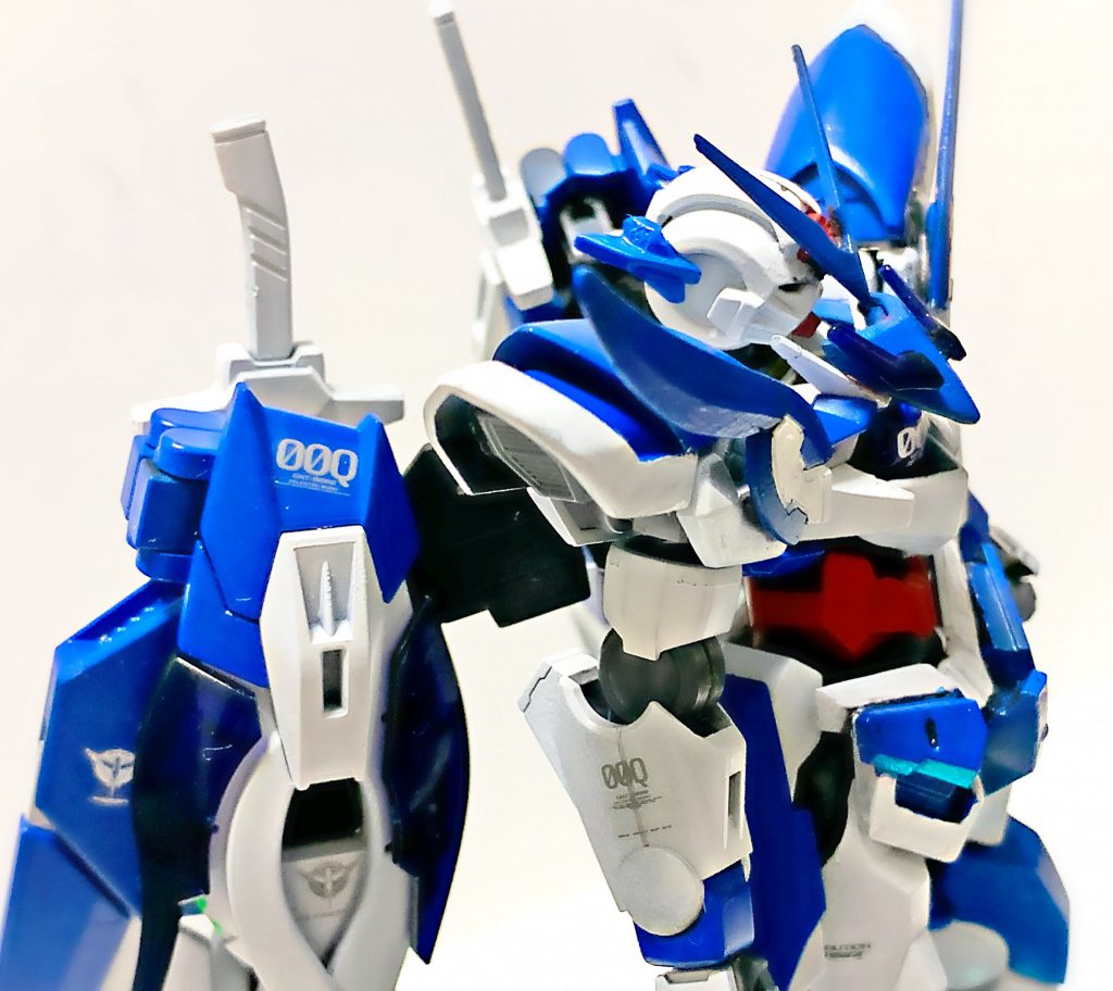 横から
デカールを初めて張ったのですが不器用なので大変でした。