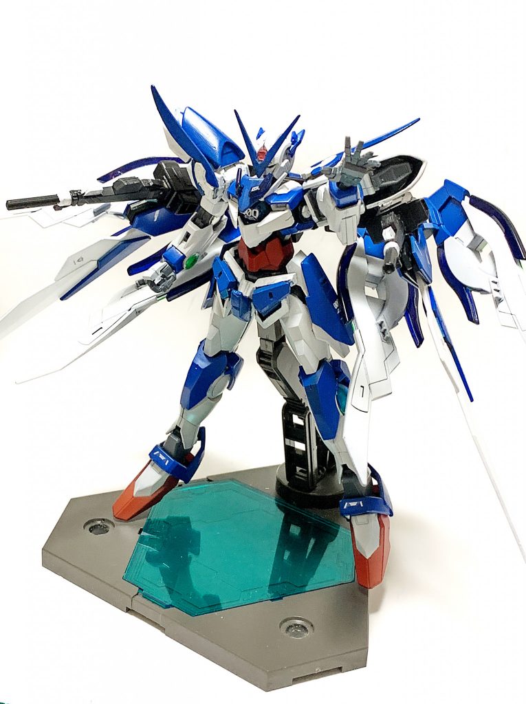 フリューゲルユニット展開、ツヴァイライフル発射体制
元キットのリニューアル版ウイングゼロのバックパックは可動域も広く様々なポーズをとることができます