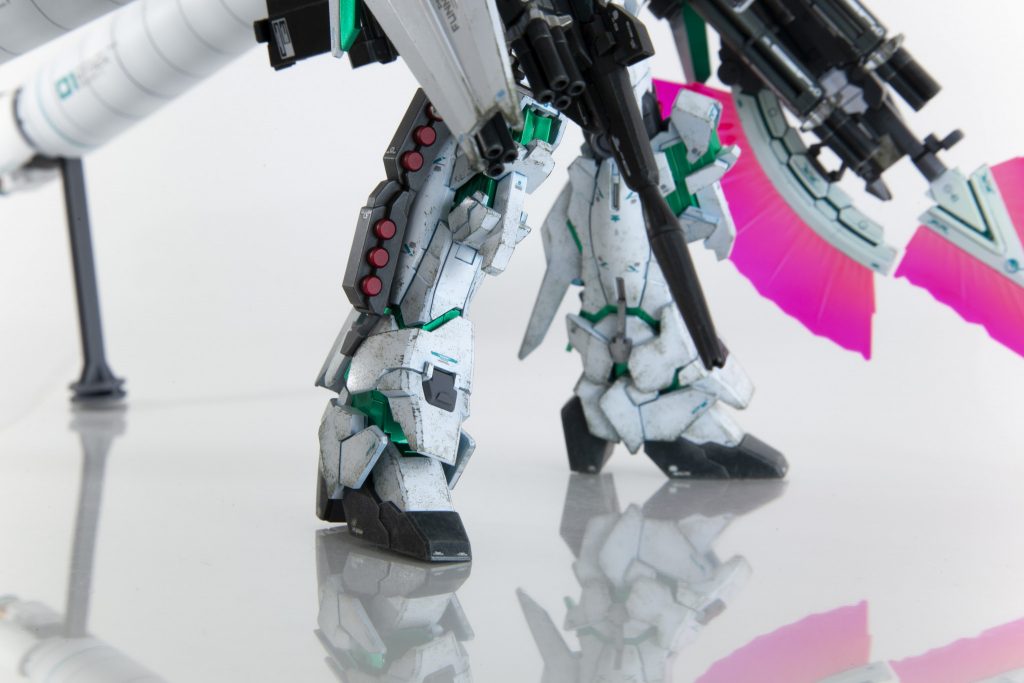 脚

リントン基地周辺での攻防戦では重力下での負担が大きく脚へのダメージが残っていたのではないかと推測。
上半身より足元に向けてチッピングを多く施しています。