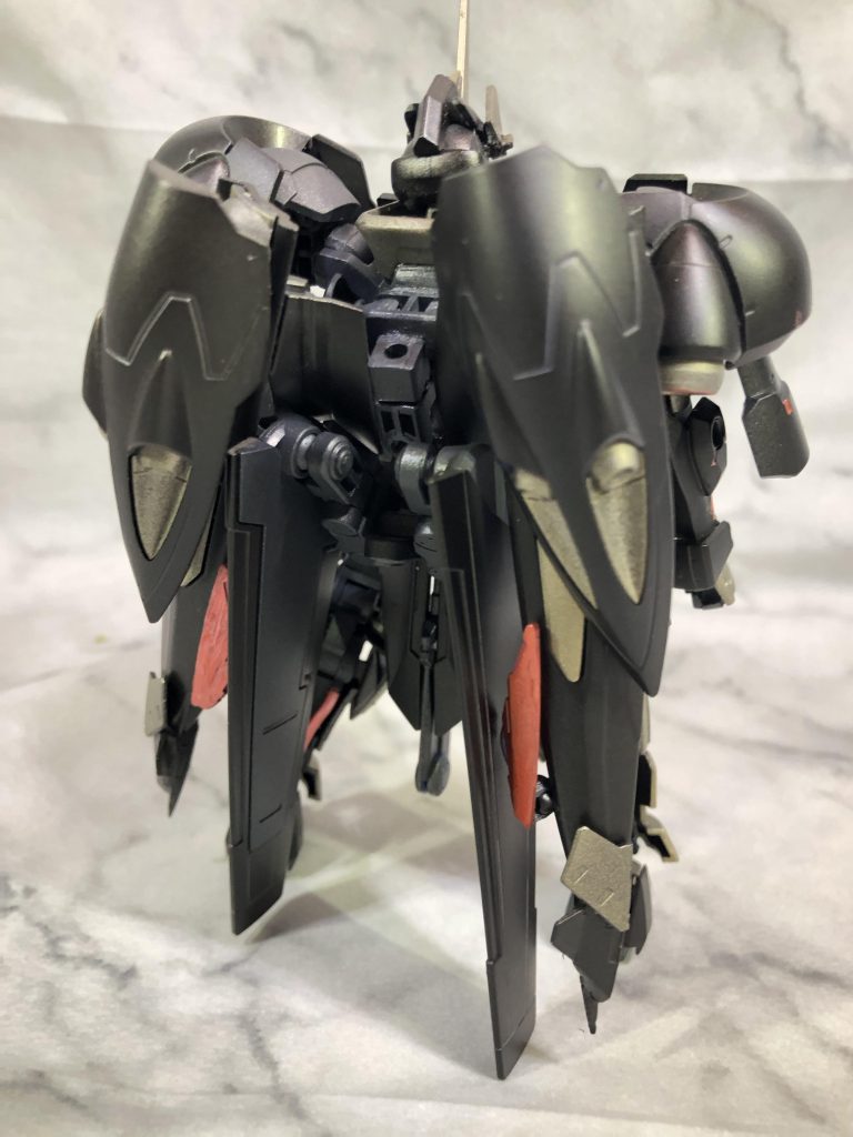 背面。機首パーツが左右に分割されてたりするとこはLBXオーディーンと同じ。あとブースター代わりにキマリスヴィダールの両腰パーツが積んである