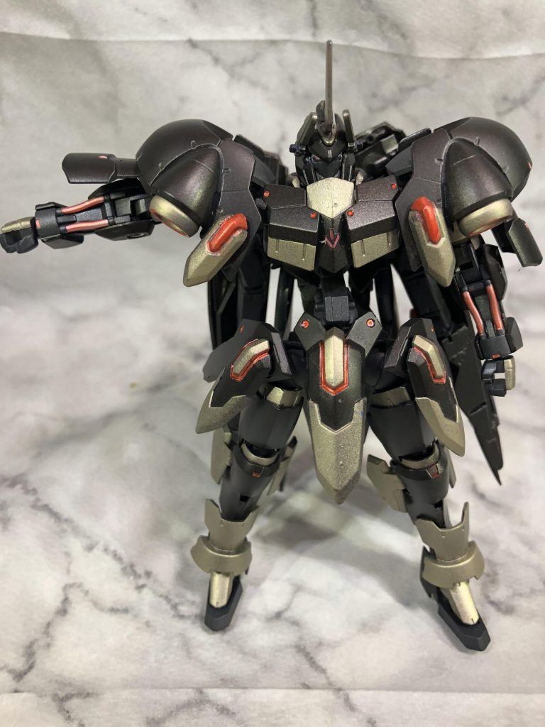 正面。頭部はバエルにキマリスヴィダールの角とかバエルの肘の突起物とか切り貼りして作成。あとLBXオーディーンの腰回りのパーツがちらほら。