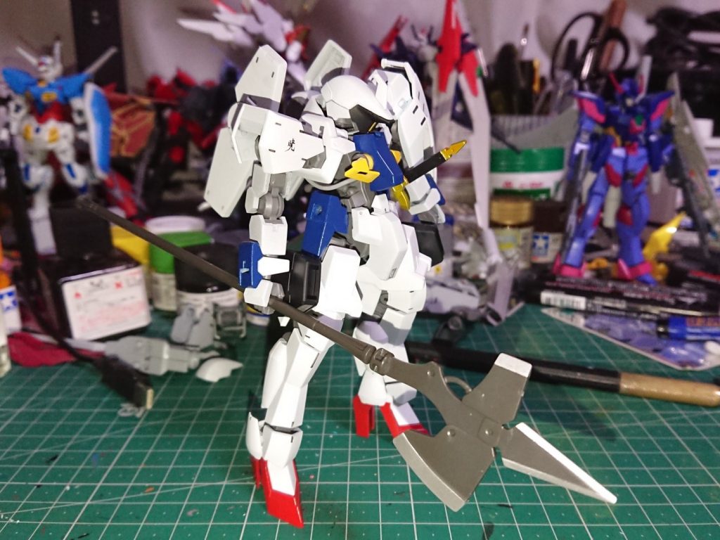 背面とグレイズリッター用のブースターをつけた地上機動型
一気に懐に潜り込んでハルバードで潰します