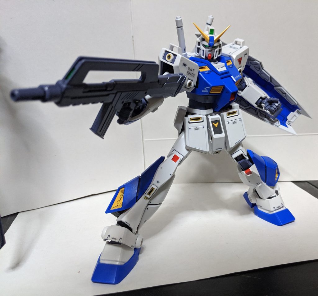 以上、ガンダムNT-1でした。
久々に作ったMGでしたが、お手軽に作れるHGと異なり大ボリュームなパーツ数から作られるMGはやはりパーツ分けや可動も凄いものだと改めて実感できる一品でした、個人的にはかなりオススメなMGだと思います。