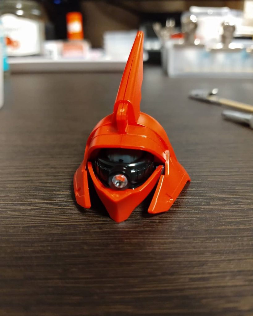 モノアイはセリアのデコレーションシールで、エメラルドグリーン吹きました