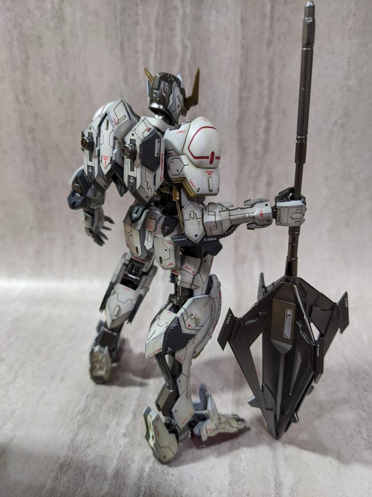 お気に入りのシリンダー。メイスもそのままだとおもちゃっぽいので、ペタペタプラバン貼っていかつくしてみました。