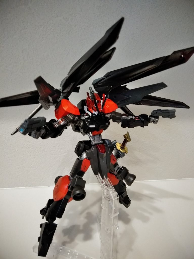 ルキフェル・ブラスター
ウイングのクローズ形態
高出力のレールガンとして運用される