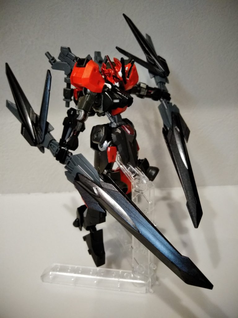 黒剣アンタレキフェル
ルキフェルのソードドラグーンを手持ち武器として運用
投擲時敵を追尾する槍のような戦い方もできる