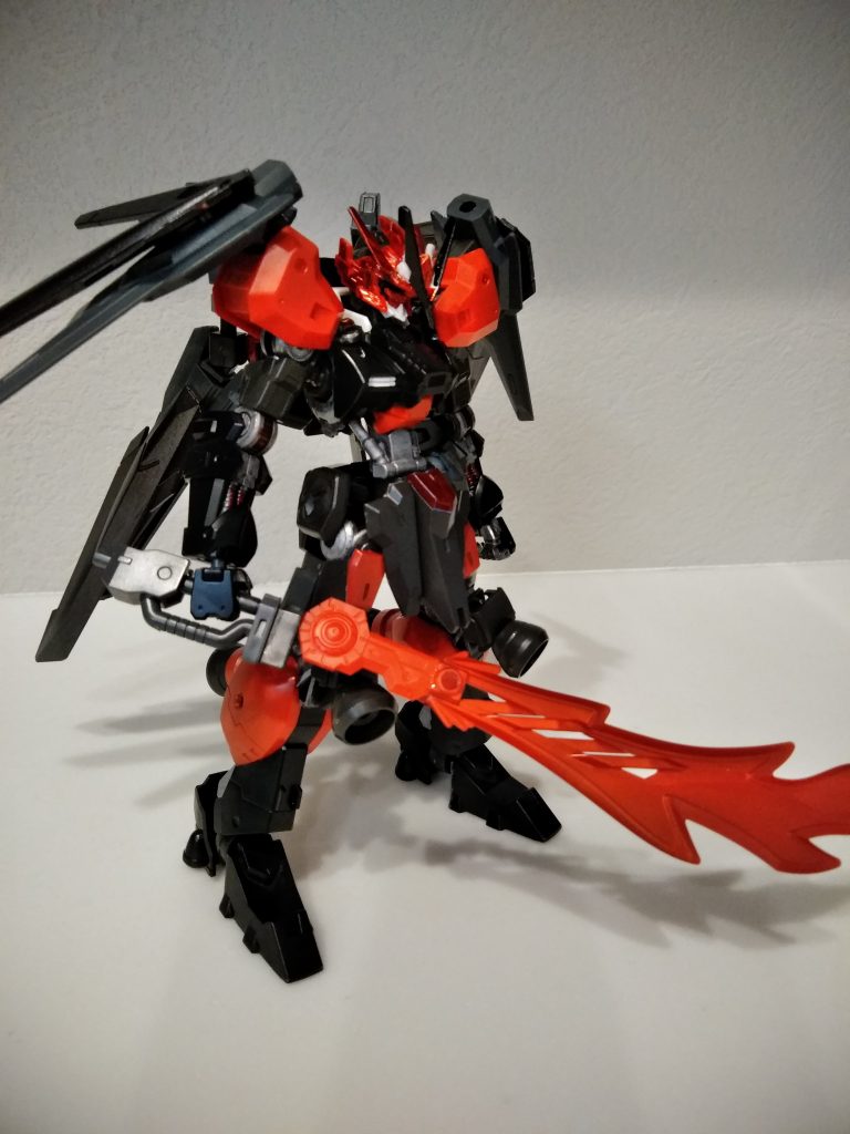 特殊剣アンタレス
アスタロトオリジンのγナノラミネートブレードが元ですが
相手にはさらに大型の禍々しい赤い剣に見えるという