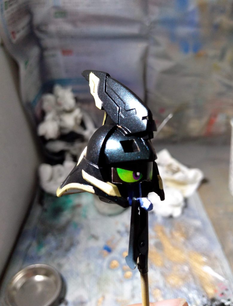 ミラーパウダー、カンタンで手軽なのにメチャクチャ効果大です。
ミラーレスでは何故かうまく写りませんでしたが…
目ン玉もかっこよくできたので満足。悪そうな目になりました。背景!!!